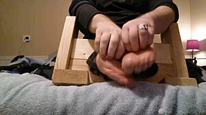 Jocul cu picioarele și legăturile pentru cuplul kinky