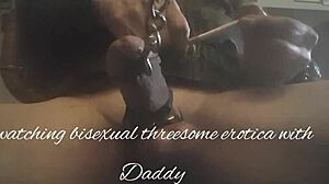 Татко се забавлява в бисексуален тройка със сина си