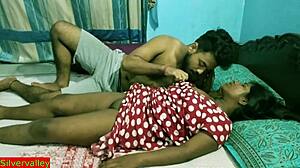 Tamil tini pár csodálatos szexet élvez HD videóban