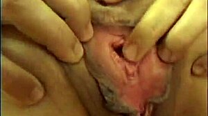 Doğal göğüslü sarışın bebek sert sikişiyor ve yüzüne boşalıyor