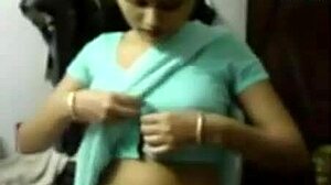 Coppia indiana amatoriale esplora il piacere anale e vaginale