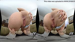 Virtuellt sex med små bröst och stor kuk i HD-video