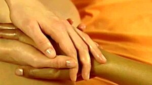 Masaje íntimo se convierte en apasionado sexo en este video porno indio