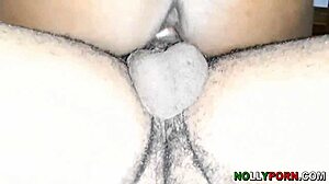 Afrikanische Amateur-Pornostar Nollyporns nimmt einen Monster-Schwanz in ihre Muschi