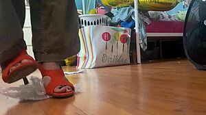 כיף פטיש רגליים: היכנסו לעולם של עטיפת בועות ועבודת רגליים