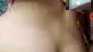Remaja seksi dengan pantat gelembung mendapat skandal dalam video HD