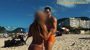 Amatorska brazylijska MILF zostaje poderwana i bierze kutasa na plaży