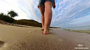 ビーチでの裸足の冒険をご案内します。