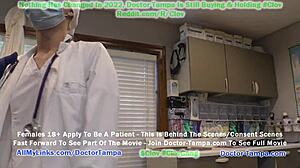 Zwarte lul in het kantoor van een blanke dokter voor een medische fetisj