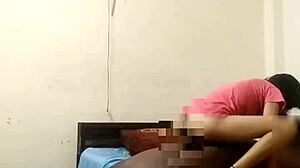 Seks interracial yang hardcore dengan gadis India Muslim