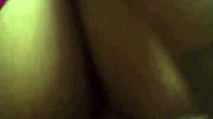 इस हार्डकोर वीडियो में बड़ी काली गांड को एक लंबे लंड से चोदा जाता है।