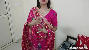 Fosta iubită indiană se bucură de jocul anal intens și de sânii cu penisul mare al iubitului ei în hindi