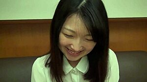 נערת יפנית מתחילה להתנשף בסרטון ג'אווה לא מצונזר