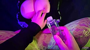 Анимирана прсата беба Лиликоти у ПОВ акцији са срећним паром