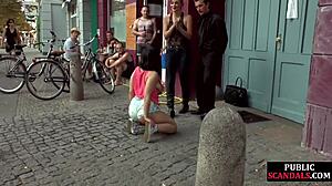 Gadis Jerman berpayudara besar dihina dan tunduk di tempat awam