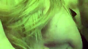 Britti amatööri Alison nauttii seksistä ison kyrvän kanssa kuumassa videossa