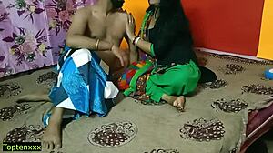 Baştan çıkarıcı bir Hint ev kadını, partnerine açık Hintçe sesli tutkulu bir sevişmeyle sürpriz yapıyor