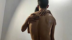 Un cuplu tânăr se răsfăț în relații amoroase pasionale în porno bengali