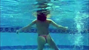 Kompilasi bawah air yang panas dengan gadis-gadis berpakaian bikini