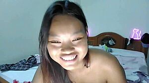 Fiatal thai amatőr tinédzserek házi készítésű szóló maszturbációs videója