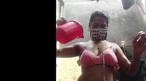 Une nana de Bangkok prend une grosse bite dans une vidéo hardcore