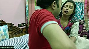 Pelayan Desi dientot oleh bosnya saat istrinya pergi